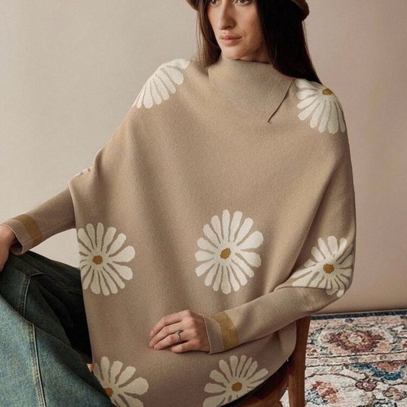 Chic Beige Floral Poncho - Picture 2 of 7